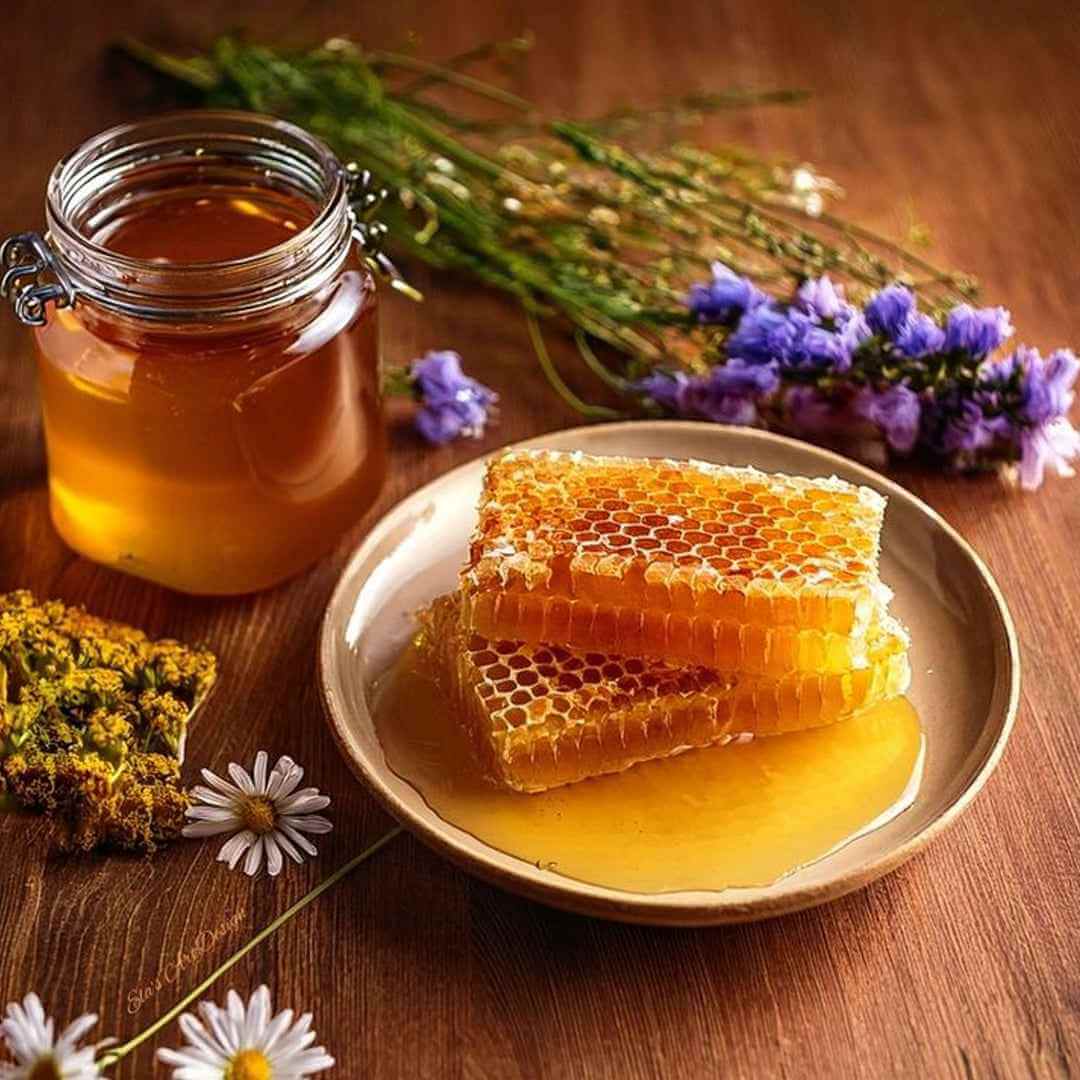 Honey jars and honeycomb - gift sets for Eid and weddings